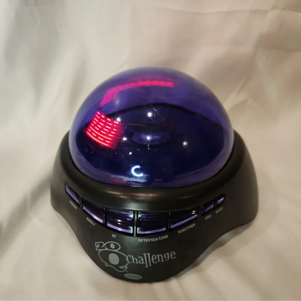 Radica Challenge 20 Q Electronic Game 360 Floating Display Works RARE COLOR!